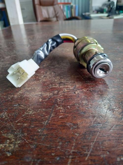 玉柴柴油发动机预热起动开关 原厂配件的可靠之选，为柴油机注入强劲生命力